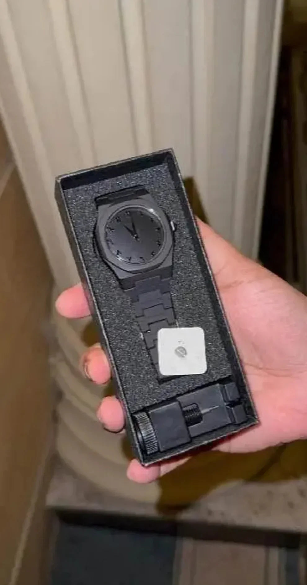 Black Aura Quartz Watch – Stylish Analog Watch For Men & Boys - Classy Pk